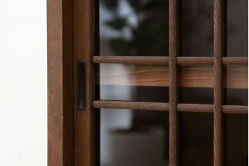 レトロ家具　昭和レトロ　古い木の作業台付きモールガラス食器棚(収納棚)