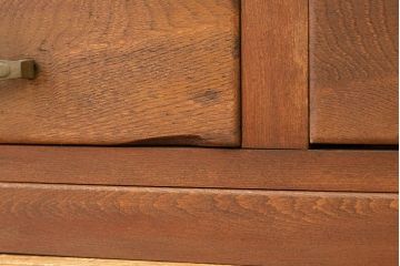レトロ家具　昭和レトロ　古い木の作業台付きモールガラス食器棚(収納棚)