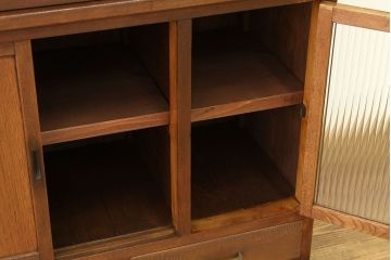 レトロ家具　昭和レトロ　古い木の作業台付きモールガラス食器棚(収納棚)