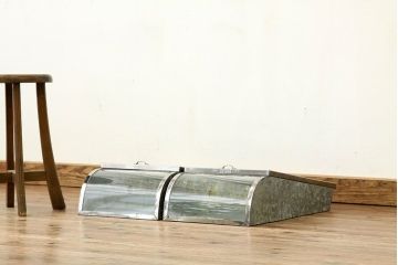 レトロ家具　昭和レトロ　状態の良いブリキガラスケース2個セット(2)(ショーケース)