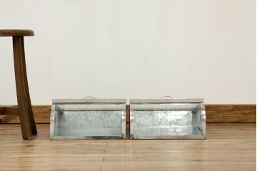 レトロ家具　昭和レトロ　状態の良いブリキガラスケース2個セット(2)(ショーケース)