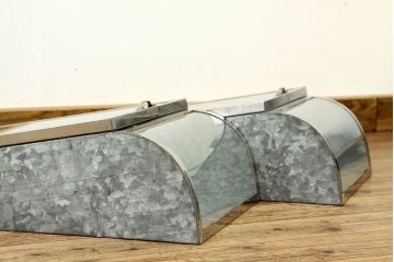 レトロ家具　昭和レトロ　状態の良いブリキガラスケース2個セット(2)(ショーケース)