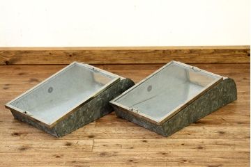 レトロ家具　昭和レトロ　状態の良いブリキガラスケース2個セット(2)(ショーケース)