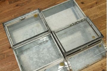 レトロ家具　昭和レトロ　状態の良いブリキガラスケース2個セット(3)(ショーケース)