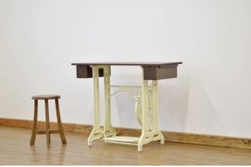 白いペイントのかわいいリメイクミシンテーブル(ミシン台)(JANOME)作業台