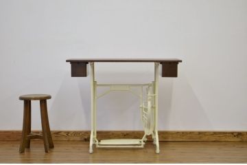 白いペイントのかわいいリメイクミシンテーブル(ミシン台)(JANOME)作業台