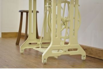 白いペイントのかわいいリメイクミシンテーブル(ミシン台)(JANOME)作業台