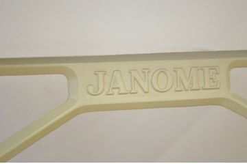 白いペイントのかわいいリメイクミシンテーブル(ミシン台)(JANOME)作業台