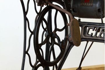 アンティーク雑貨　アンティーク　ジャンクCIRDARサーダー工業用ミシンTF-1靴用18ミシン