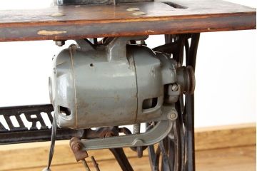 アンティーク雑貨　アンティーク　ジャンクCIRDARサーダー工業用ミシンTF-1靴用18ミシン