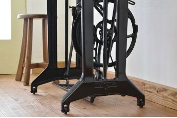 アンティーク家具　古いミシンテーブル(TOYOTA)