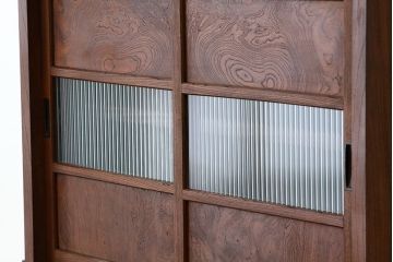 アンティーク家具　アンティーク　上質な前欅モールガラス二段重ね収納棚(食器棚)