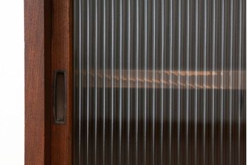 アンティーク家具　アンティーク　上質な前欅モールガラス二段重ね収納棚(食器棚)