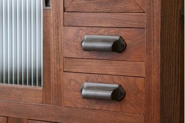 アンティーク家具　アンティーク　上質な前欅モールガラス二段重ね収納棚(食器棚)