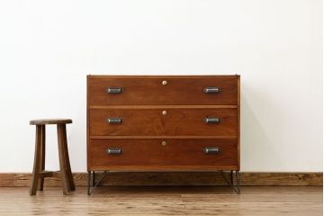 アンティーク家具　アンティーク　鉄脚付き3杯引き出しローチェスト(箪笥・ローボード)