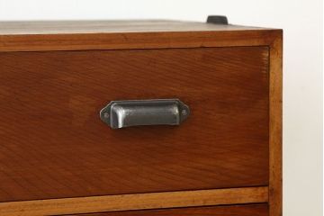 アンティーク家具　アンティーク　鉄脚付き3杯引き出しローチェスト(箪笥・ローボード)