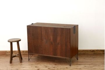 アンティーク家具　アンティーク　鉄脚付き3杯引き出しローチェスト(箪笥・ローボード)