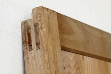 古民具・　骨董　木味の大ぶりな蔵戸(玄関戸)