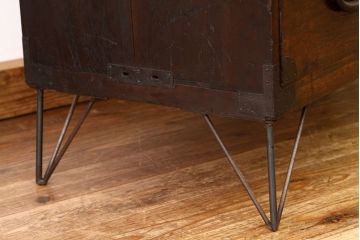 アンティーク家具　アンティーク　鉄脚付き2杯引き出しローチェスト(時代箪笥ローボード)