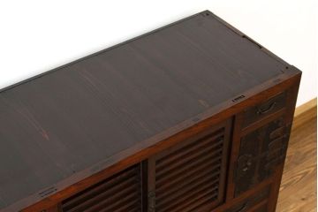 アンティーク家具　古民具・骨董　厚みのある金具と欅・桐材の大型時代箪笥、サイドボード(水屋箪笥、食器棚、収納棚、桐箪笥、桐たんす)