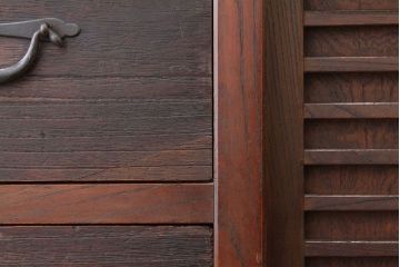 アンティーク家具　古民具・骨董　厚みのある金具と欅・桐材の大型時代箪笥、サイドボード(水屋箪笥、食器棚、収納棚、桐箪笥、桐たんす)