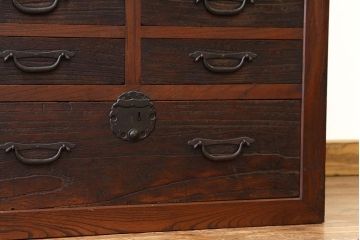 アンティーク家具　古民具・骨董　厚みのある金具と欅・桐材の大型時代箪笥、サイドボード(水屋箪笥、食器棚、収納棚、桐箪笥、桐たんす)