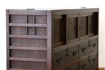 アンティーク家具　古民具・骨董　重厚な鉄脚付き欅・桐材の大型時代箪笥サイドボード(水屋箪笥、食器棚、収納棚)