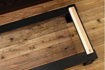アンティーク家具　古民具・骨董　重厚な鉄脚付き欅・桐材の大型時代箪笥サイドボード(水屋箪笥、食器棚、収納棚)