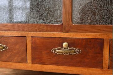 レトロ家具　昭和レトロ　鉄脚付きのシックな無垢材ローボード(時代箪笥・たんす)