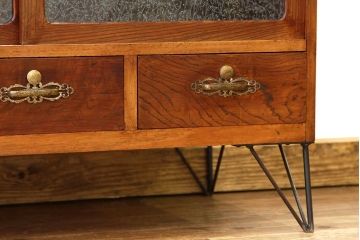 レトロ家具　昭和レトロ　鉄脚付きのシックな無垢材ローボード(時代箪笥・たんす)