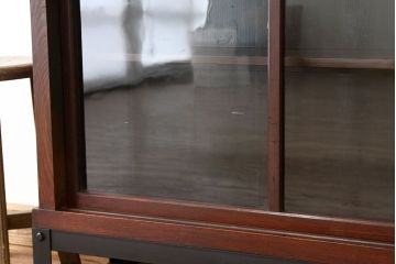 アンティーク家具　アンティーク　人気の薄型!重厚な鉄脚付き収納棚(ローボード・サイドボード)