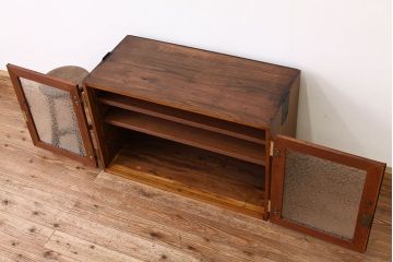 レトロ家具　昭和レトロ　観音開き扉の結霜ガラス入りローボード(収納棚)