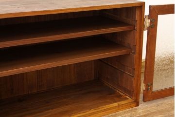 レトロ家具　昭和レトロ　観音開き扉の結霜ガラス入りローボード(収納棚)