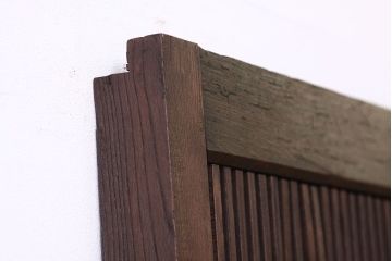 古民具・骨董　総欅重厚な金具の格子蔵戸(玄関戸)