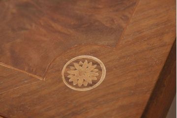 中古イタリア製象嵌入りサイドボード(猫脚)