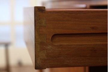 中古イタリア製象嵌入りサイドボード(猫脚)