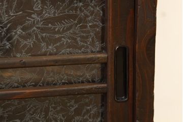レトロ家具　昭和レトロ　古い木の結霜ガラス入り大型収納棚(下駄箱)
