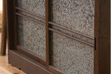 レトロ家具　昭和レトロ　古い木の結霜ガラス入り大型収納棚(下駄箱)