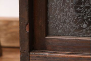 レトロ家具　昭和レトロ　古い木の結霜ガラス入り大型収納棚(下駄箱)