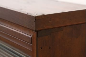 アンティーク家具　アンティーク　重厚な鉄脚付きモールガラス入りローボード(箪笥)(サイドボード)