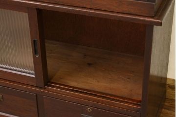 アンティーク家具　アンティーク　モールガラスのシックな重ね収納棚(食器棚、書棚)