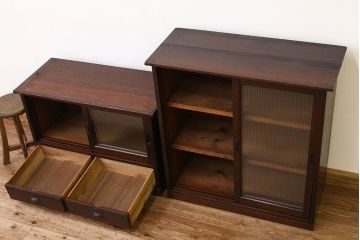 アンティーク家具　アンティーク　モールガラスのシックな重ね収納棚(食器棚、書棚)