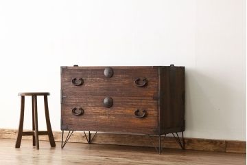 アンティーク家具　アンティーク　鉄脚付き2杯引き出しローチェスト(時代箪笥)