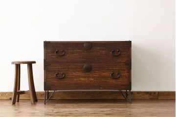 アンティーク家具　アンティーク　鉄脚付き2杯引き出しローチェスト(時代箪笥)