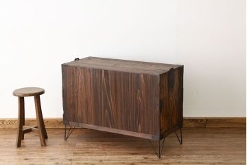 アンティーク家具　アンティーク　鉄脚付き2杯引き出しローチェスト(時代箪笥)