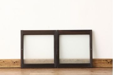 とてもかわいい模様ガラスの小さな窓2枚セット(ガラス戸)