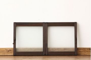 とてもかわいい模様ガラスの小さな窓2枚セット(ガラス戸)