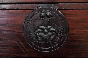 アンティーク家具　極上!前面欅の金具の細工が素晴らしい相馬箪笥