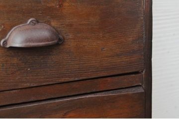 アンティーク家具　素敵なデザイン!古い木のシンプルな二段重ねチェスト