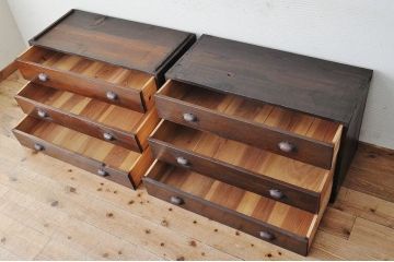 アンティーク家具　素敵なデザイン!古い木のシンプルな二段重ねチェスト